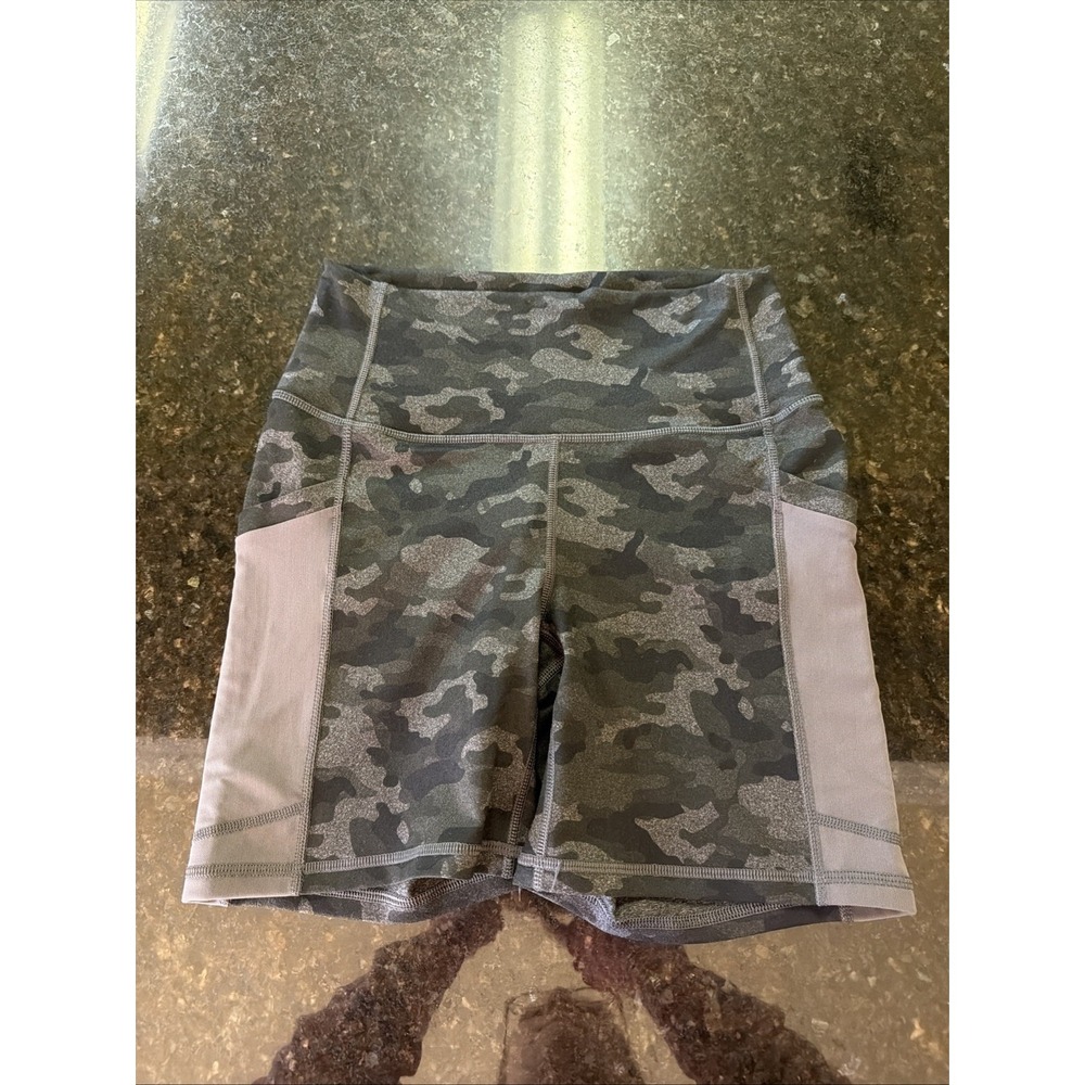 Fabletics Powerhold Biker Shorts Sz S Gray Camo Pockets Gym Workout Shorts